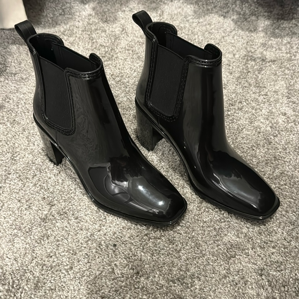 never been worn patent waterproof boots - Picture 1 of 3